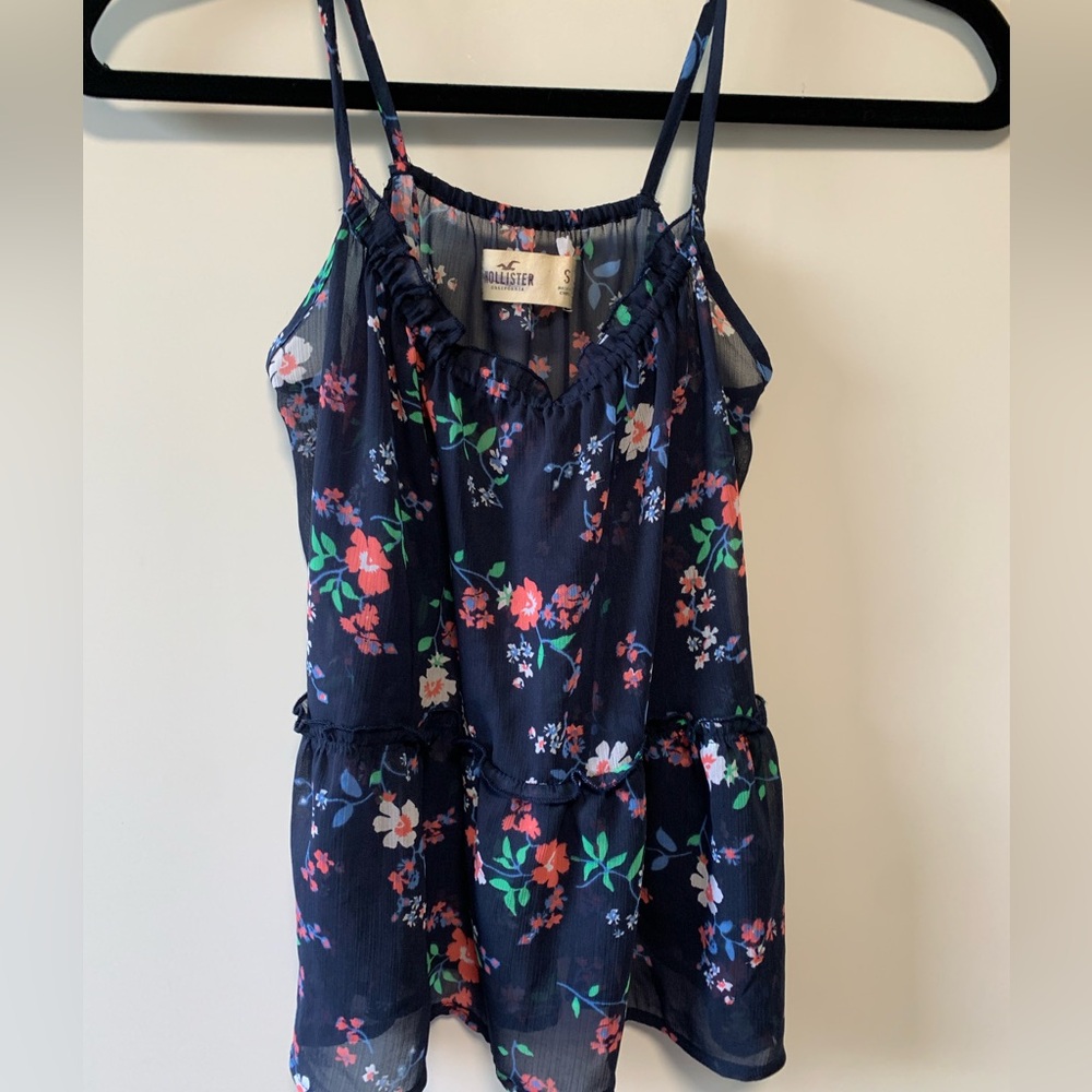 🎄SALE🎄Hollister Lightweight Cami Size Small